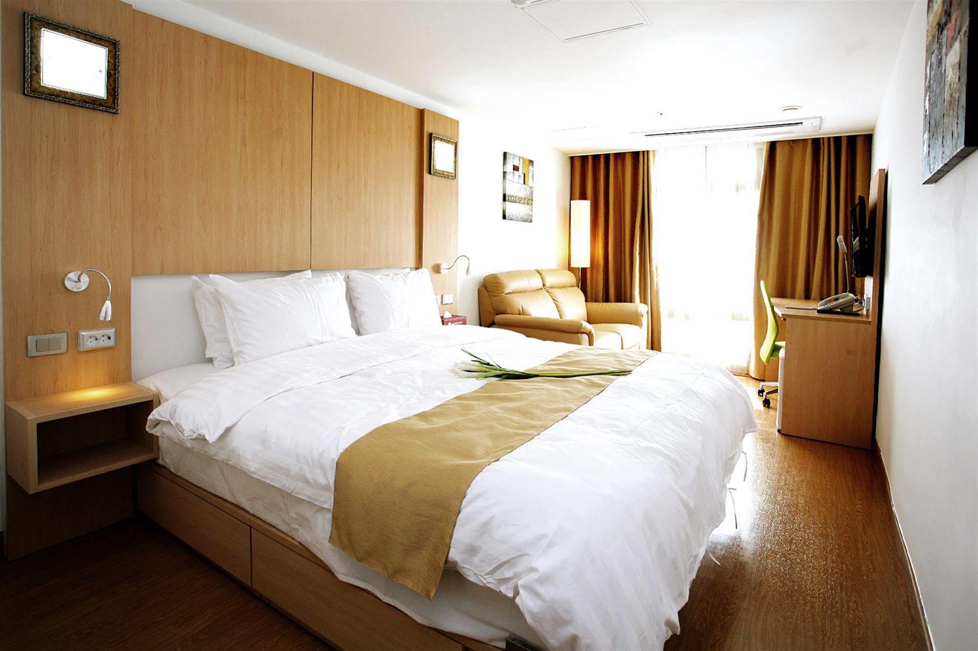 Gunsan Apple Tree Hotel Buitenkant foto
