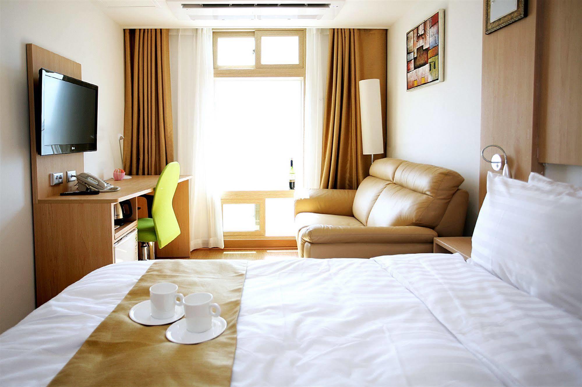 Gunsan Apple Tree Hotel Buitenkant foto