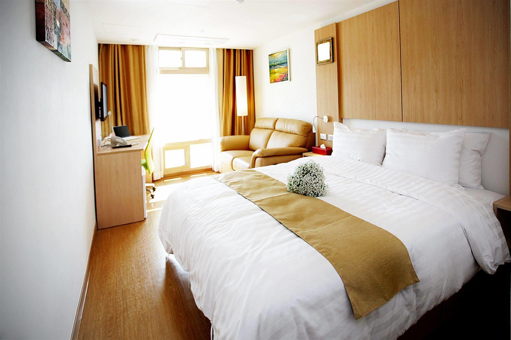 Gunsan Apple Tree Hotel Buitenkant foto