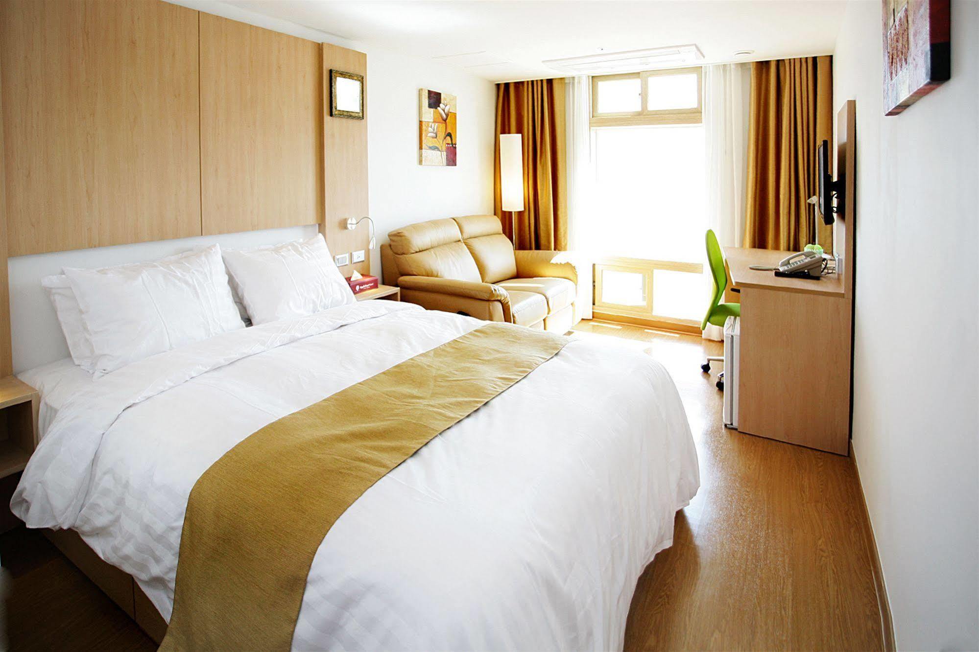 Gunsan Apple Tree Hotel Buitenkant foto