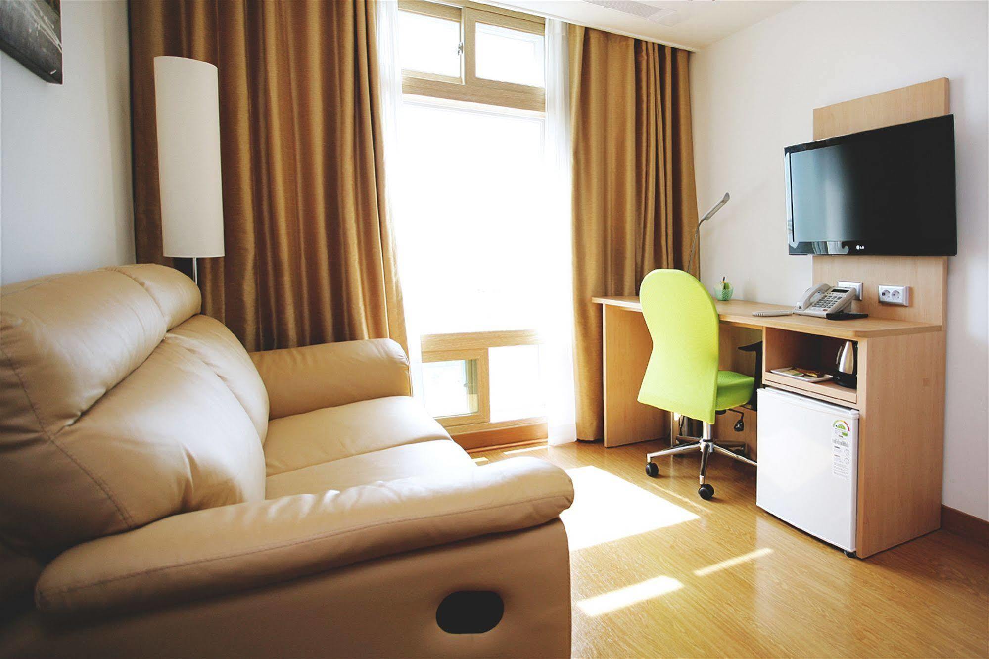 Gunsan Apple Tree Hotel Buitenkant foto